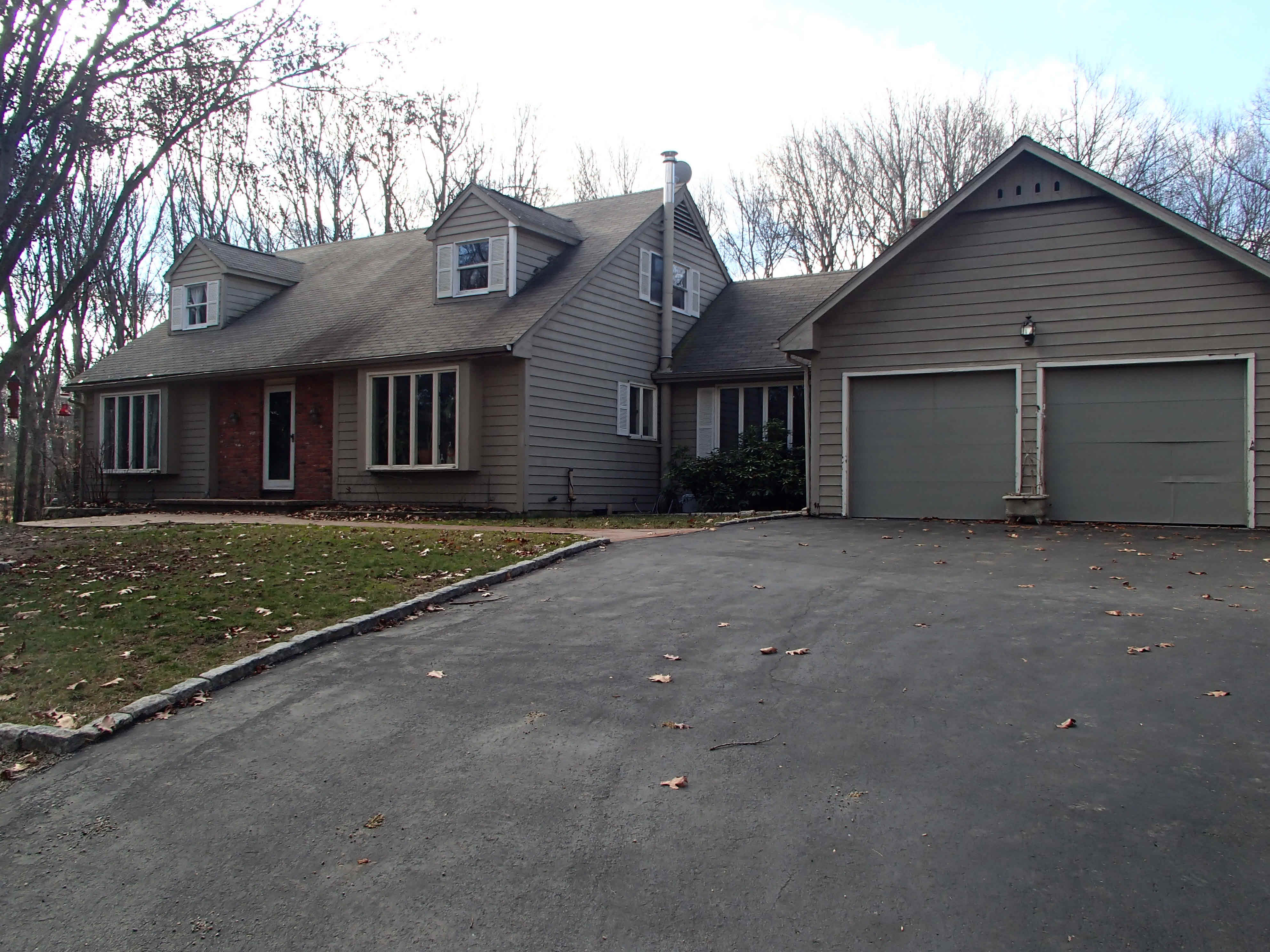 Building photograph for 92 BLUEBERRY HILL RD